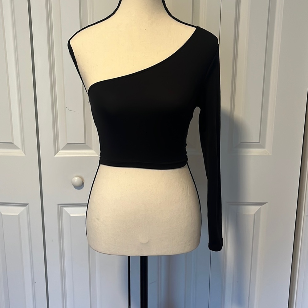 Single sleeve black cropped long sleeve top size XS